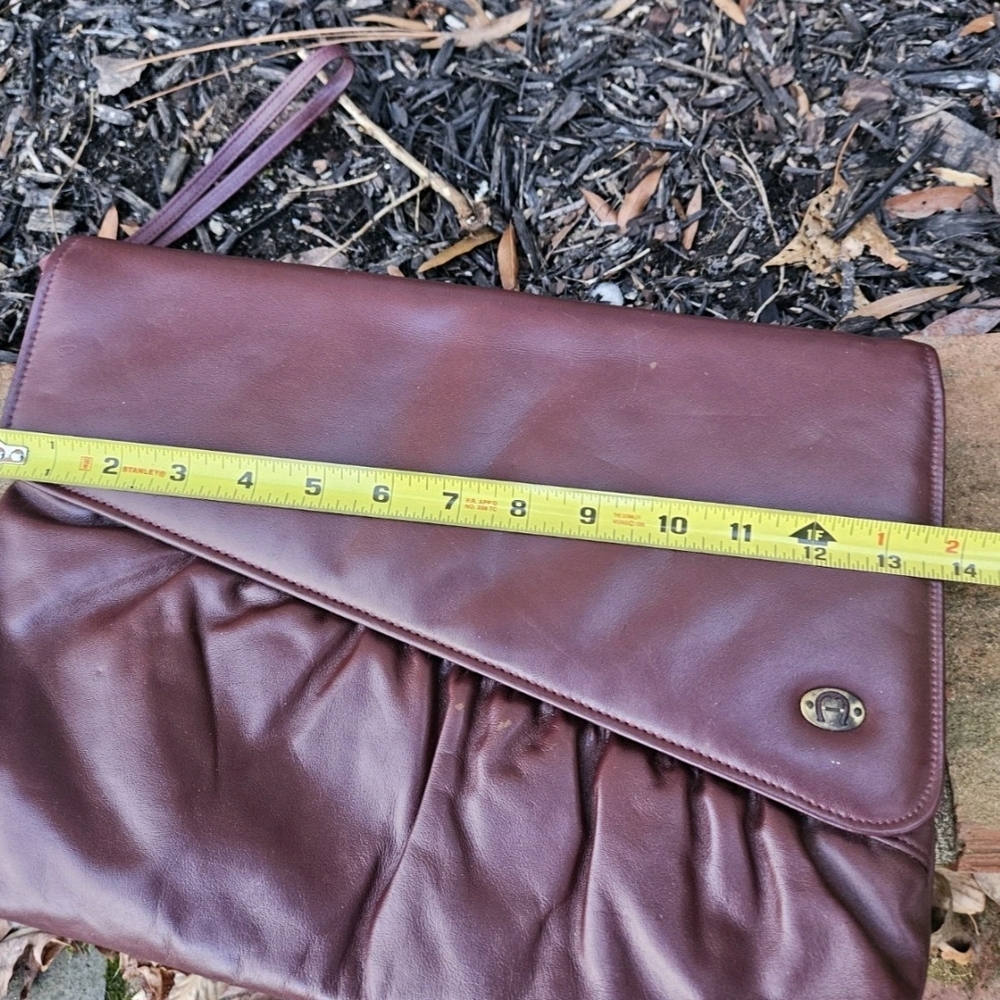 Vintage Etienne Aigner Burguny Large Clutch With Detachable Wrist Strap - Picture 12 of 13